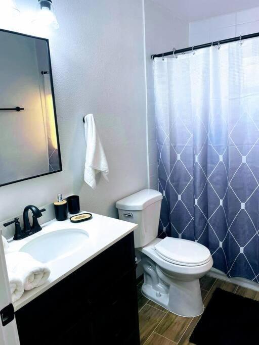 Phoenix Retreat - 2 Bedroom Home With King-Size Bed - 3 Smart Tvs - 10 Min From Airp - Unit A 外观 照片