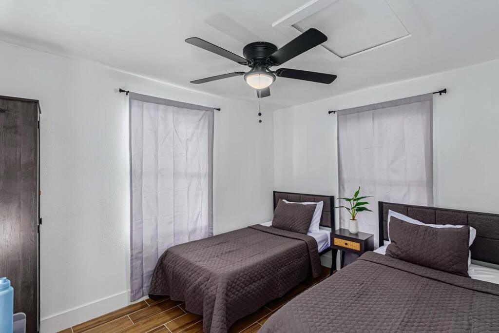 Phoenix Retreat - 2 Bedroom Home With King-Size Bed - 3 Smart Tvs - 10 Min From Airp - Unit A 外观 照片