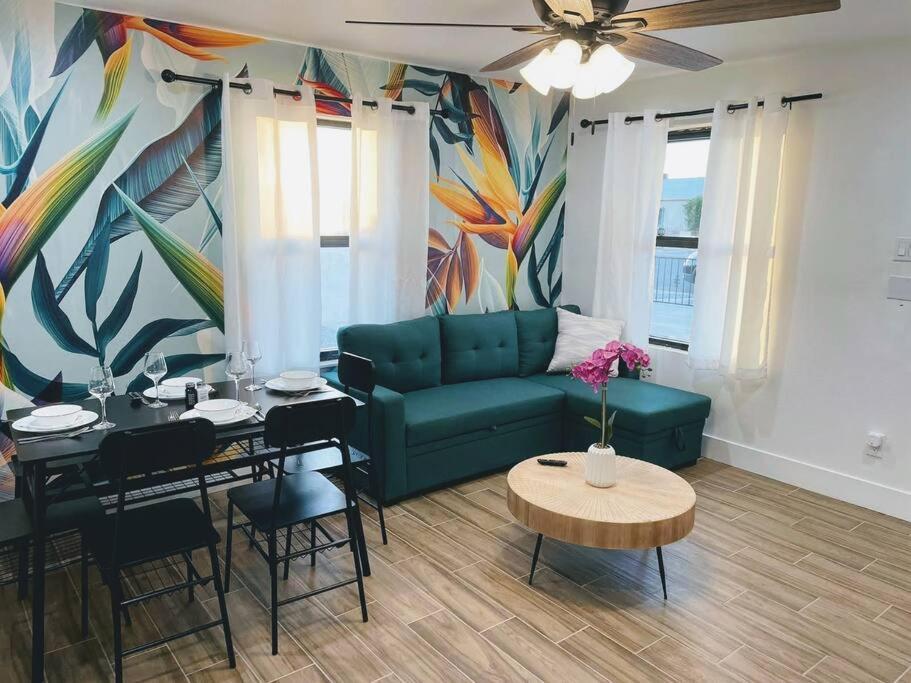 Phoenix Retreat - 2 Bedroom Home With King-Size Bed - 3 Smart Tvs - 10 Min From Airp - Unit A 外观 照片