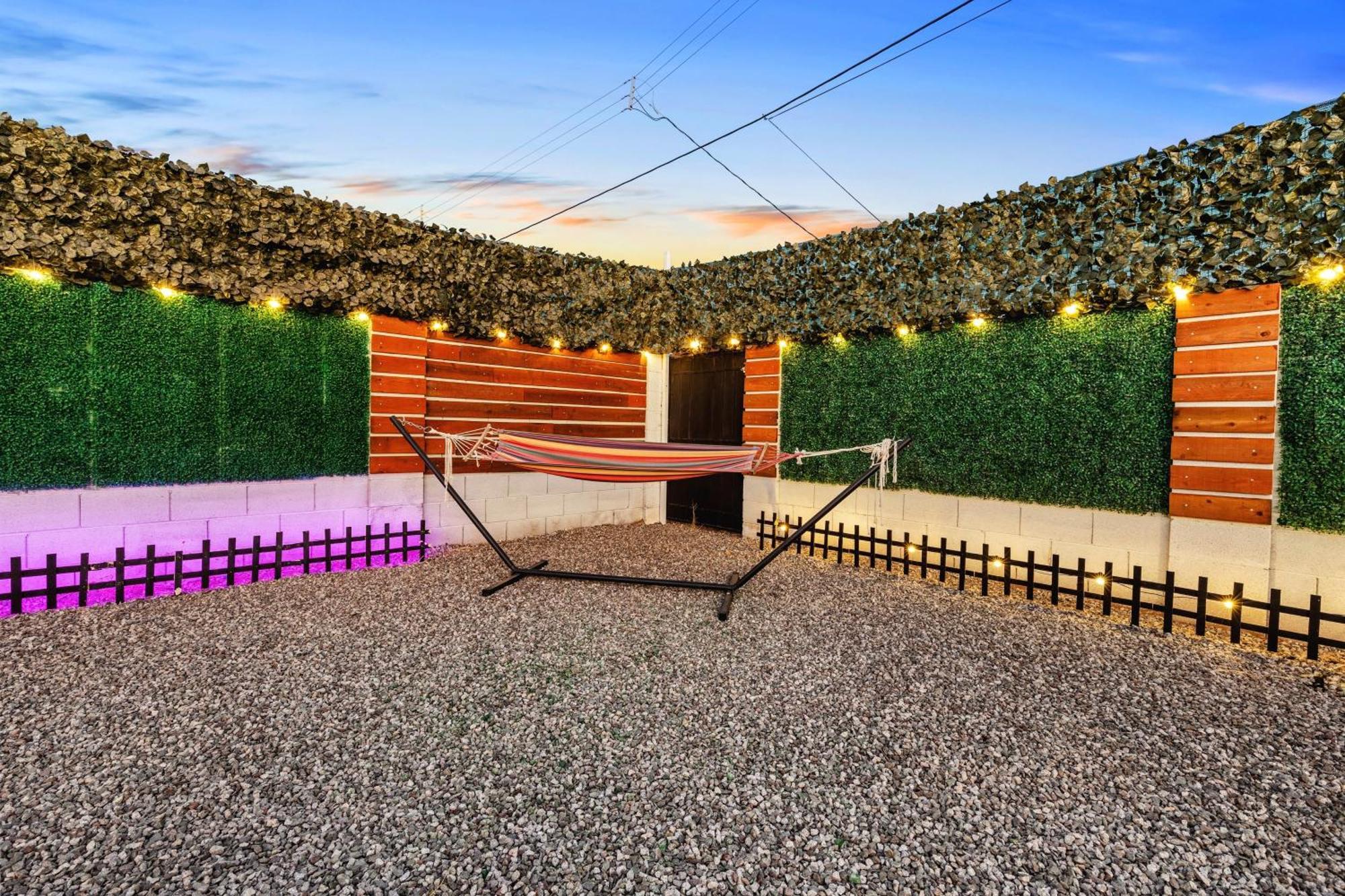 Phoenix Retreat - 2 Bedroom Home With King-Size Bed - 3 Smart Tvs - 10 Min From Airp - Unit A 外观 照片